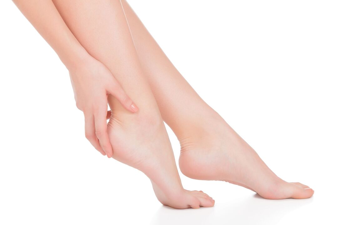 Healthy hands and feet after treating the fungal cream Demixil